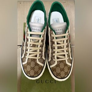 Gucci men’s low top sneakers.